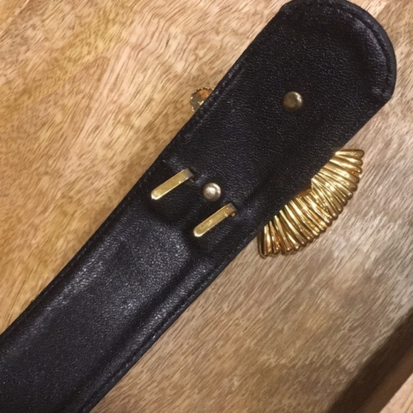 VINTAGE LIZ CLAIBORNE BELT